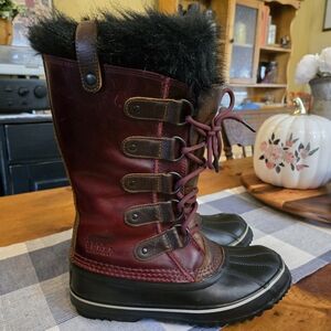 Sorel Joan Of Arctic Burgundy and Black Fur-Lined Boots